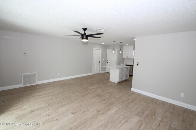 Building Photo - 1561 Rachel Ave SE