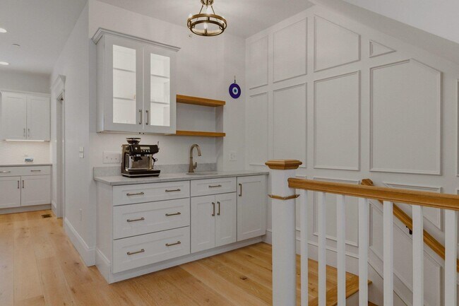 Building Photo - 50 Cate St