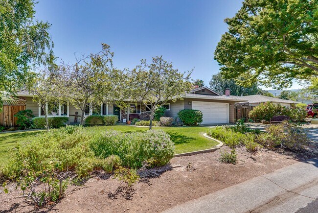 Building Photo - Excellent 3 Bedroom 2 Bath In A Great Neig...