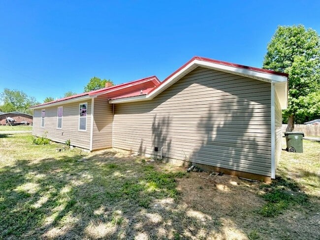 Building Photo - 142 Whitt St