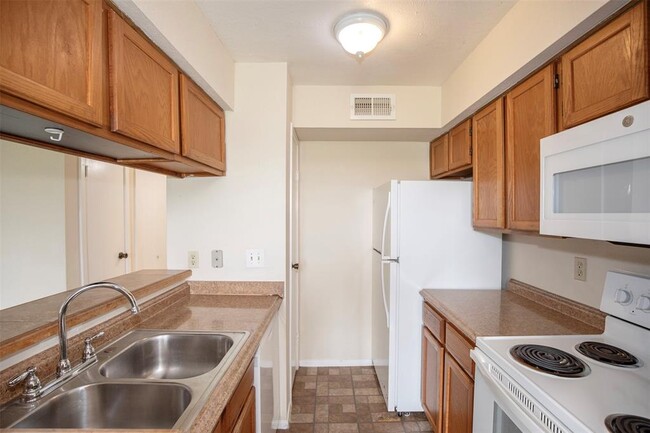 Building Photo - 18511 Egret Bay Blvd