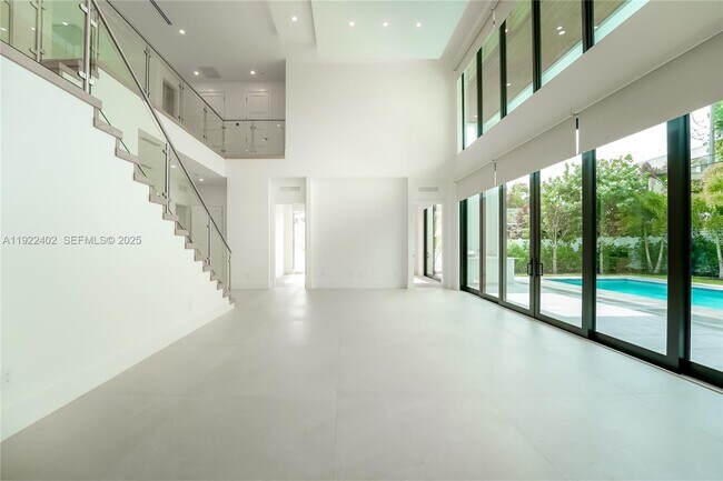 Building Photo - 333 NE Spanish Ct