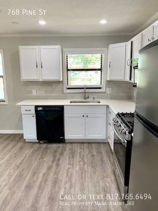 Building Photo - 768 Pine St