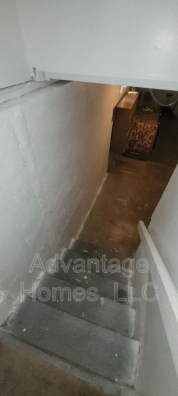 Building Photo - 8914 Grandview Dr