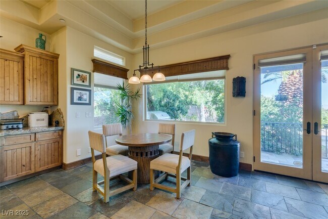 Building Photo - 549 Regents Gate Dr