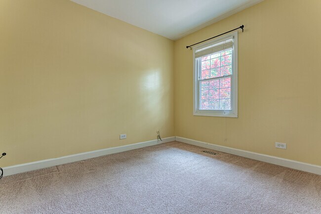 Building Photo - 1490 Paisley Ct