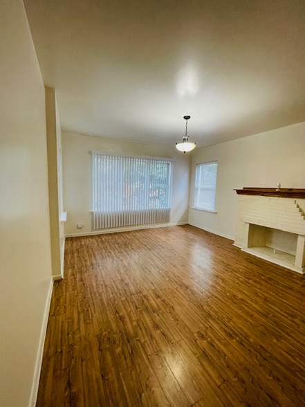 Primary Photo - 1656 N Linder Ave