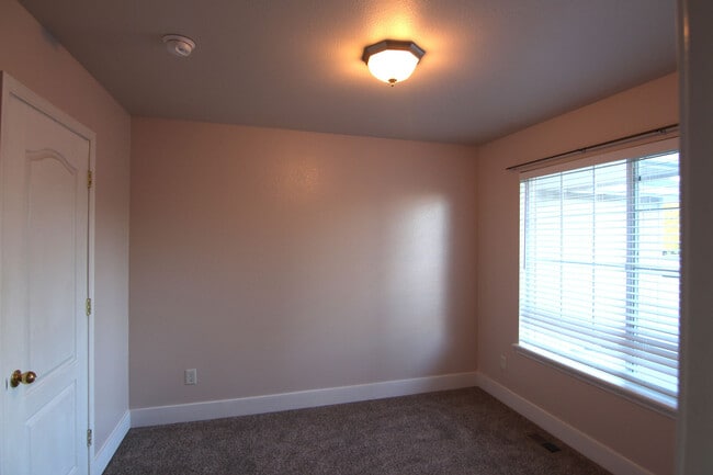 Building Photo - 3BR 2BA Contemporary Living - Meridian