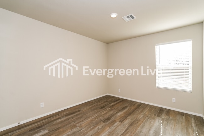 Building Photo - 10174 E Biswell Ln