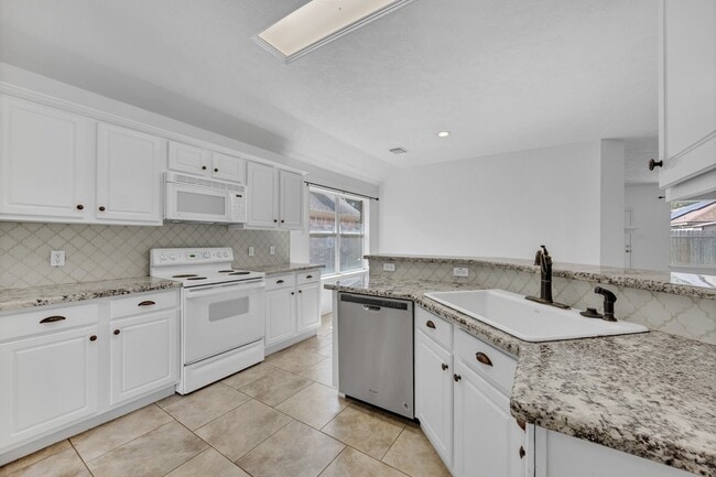 Building Photo - 12210 Woody Hollow Dr