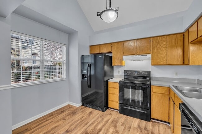 Building Photo - 5904 Colchester Dr