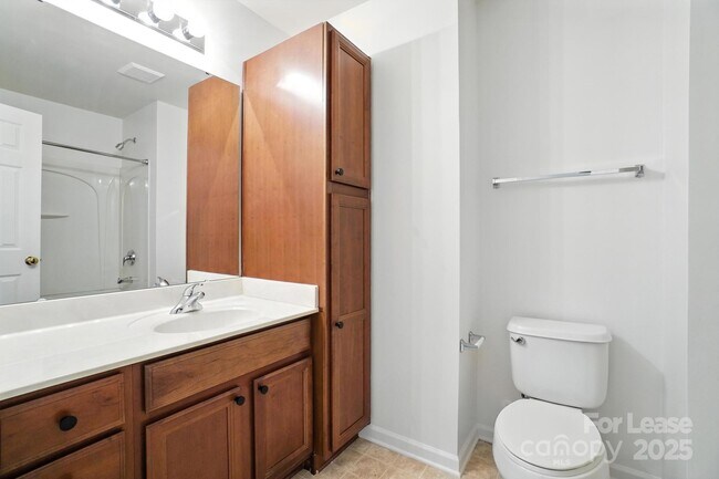 Building Photo - 15554 Stronvar House Ln