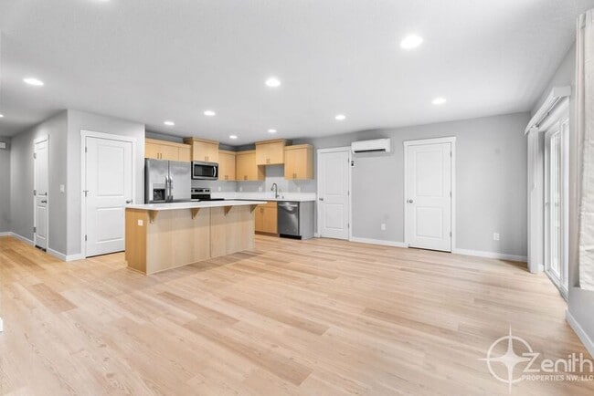 Building Photo - 4712 NE 37th Ct