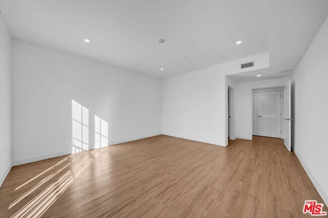 Building Photo - 4114 Vantage Ave