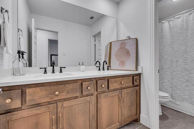 Building Photo - 2240 Shorthorn Dr