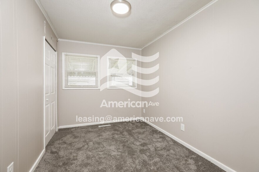 Building Photo - 4522 Riverside Dr