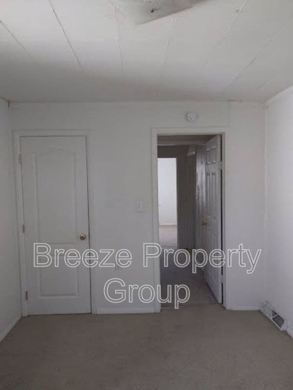 Building Photo - 3405 Beaumont Dr