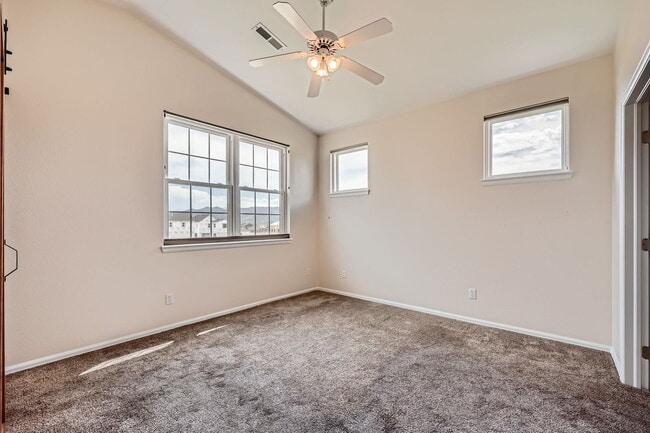 Building Photo - 1335 Villa Grove