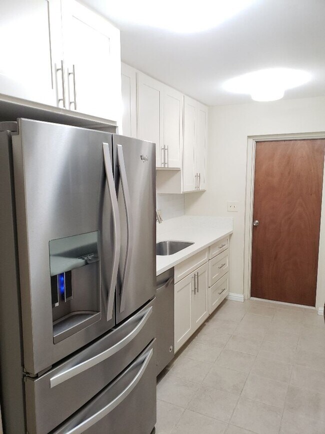 Building Photo - 2512