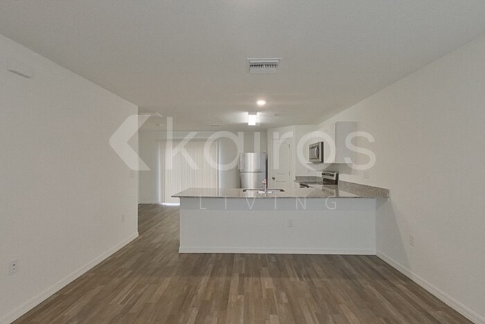 Building Photo - 12378 Paramount Dr S