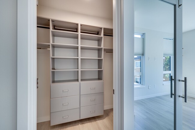 Building Photo - Townhouse in perfect Capitol Hill location!