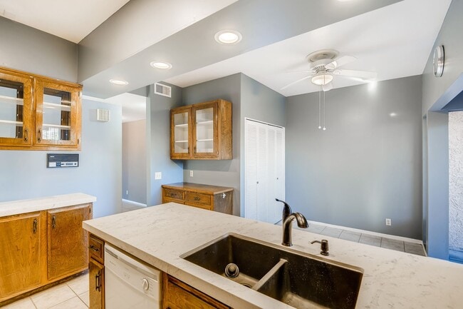 Building Photo - Immaculate 2 bedroom condo with all the ap...