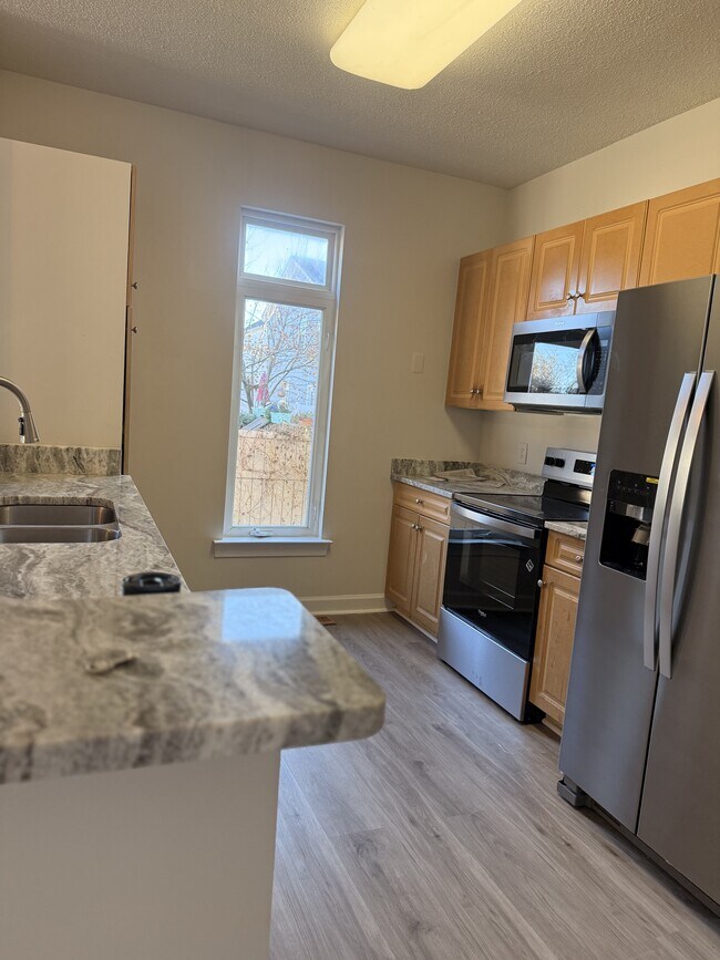 Building Photo - 407 16th St