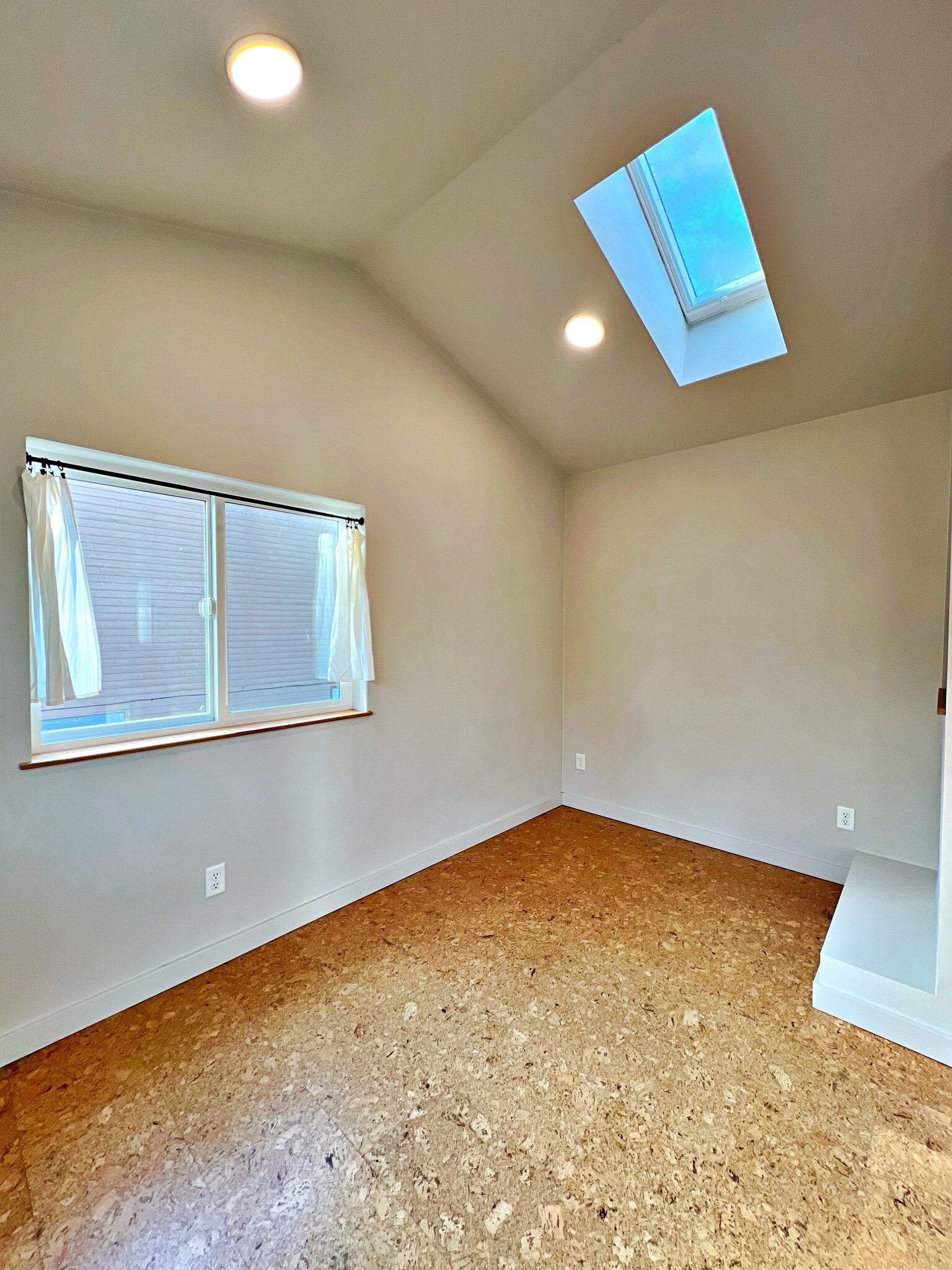 Building Photo - 417 SE 19th Ave