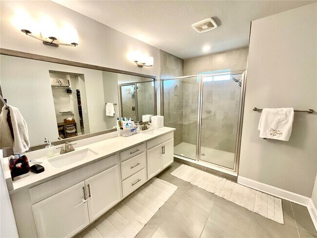 Building Photo - 15255 Caravan Ave