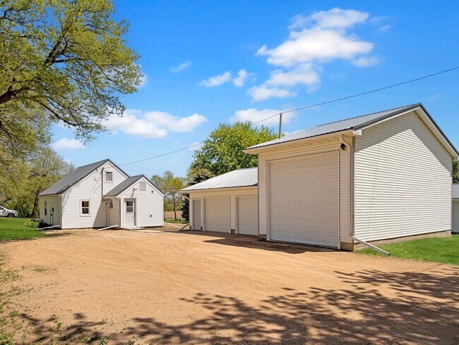 Building Photo - 641 Summit Ave