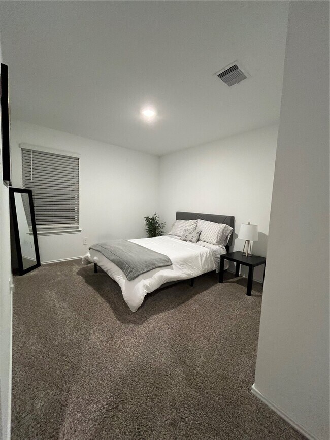 Building Photo - 5446 Wyndham Rdg Ln