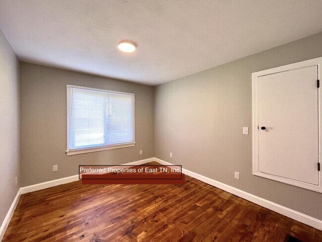 Building Photo - 160 Majestic Cir