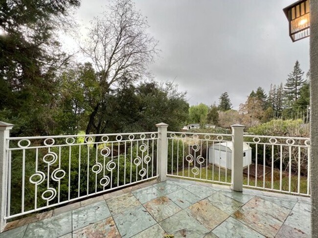 Building Photo - Custom Features, 3 Bedroom, 2 Bathroom, Napa Home