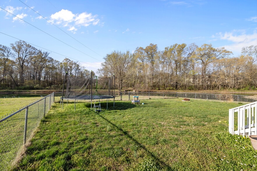 Backyard with pond view - 3100 Fairington Dr