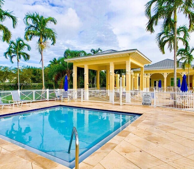 Building Photo - 2933 SE 2nd Dr