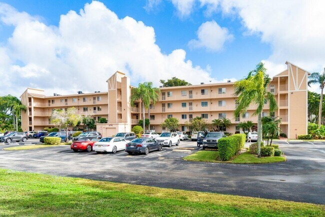 Building Photo - 6795 Huntington Ln