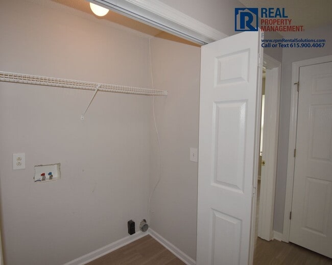 Building Photo - Adorable 2bd 2 ba home with fenced in yard and attached garage!