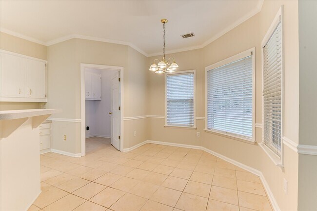 Building Photo - 2937 Hillcreek Dr
