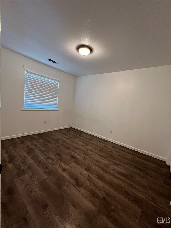 Building Photo - 476 Emily Way