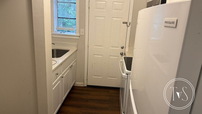 Building Photo - 1014 Shawnee St