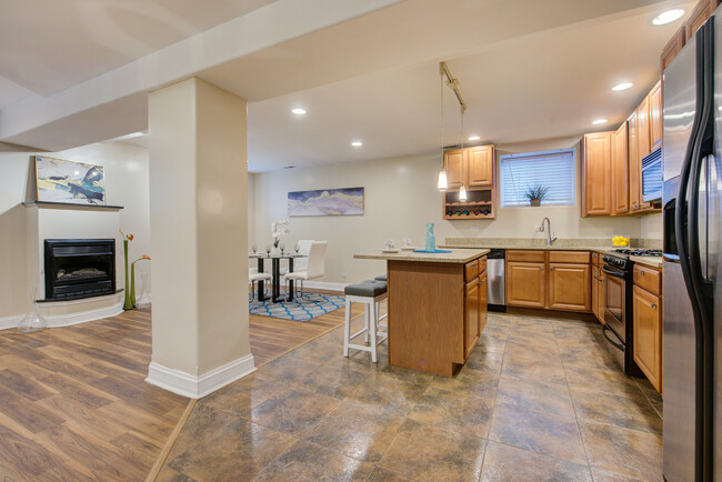 Building Photo - 5001 S King Dr