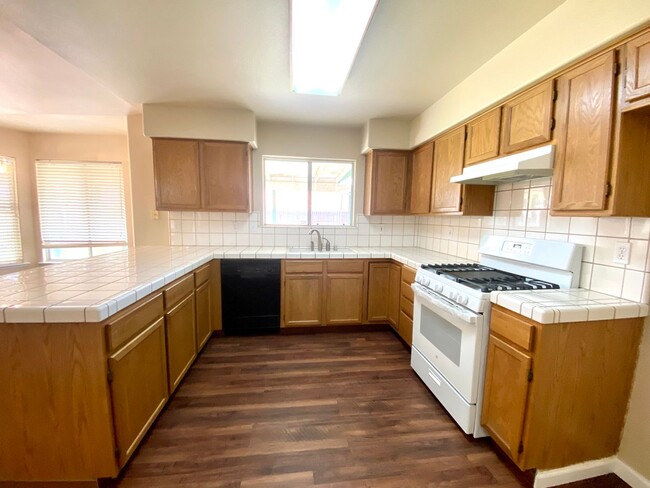 Building Photo - $2,295 Beautiful 3 Bedroom Home- Valentine...