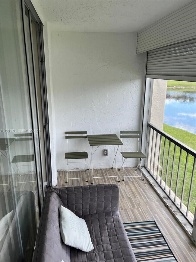 Building Photo - 361 S Hollybrook Dr