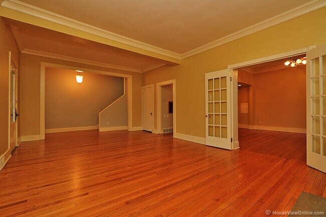 Building Photo - Three Story House Close to SEMO - June 2026- May 2027 Lease