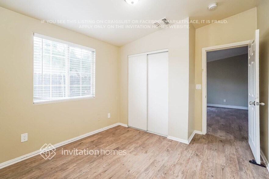 Building Photo - 10831 Balboa Blvd