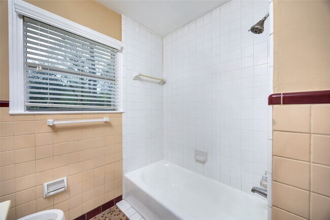 Building Photo - 304 Harris Blvd