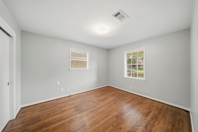 Building Photo - 4614 Hummingbird St