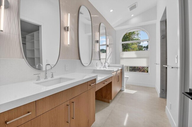 Building Photo - 5537 NW 21st Way