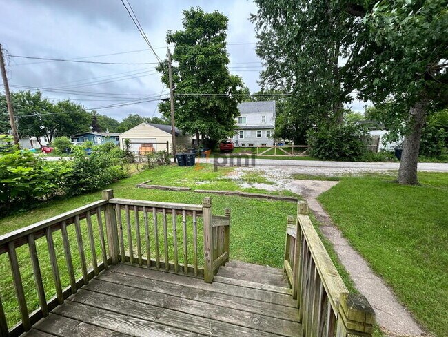 Building Photo - 207 N Woodland Ave