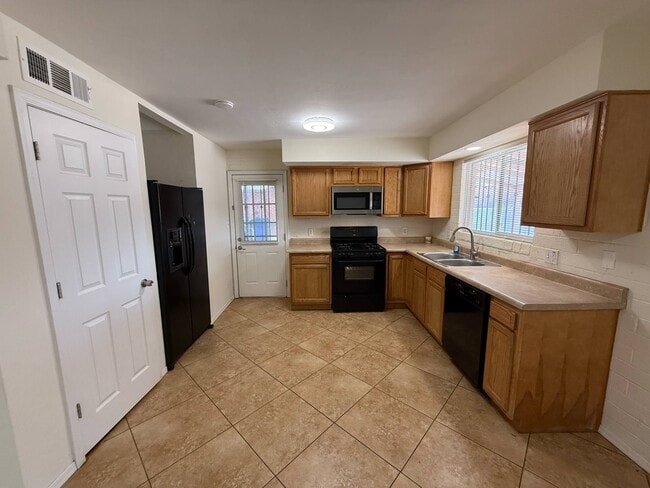 Building Photo - 6864 E Nelson Dr